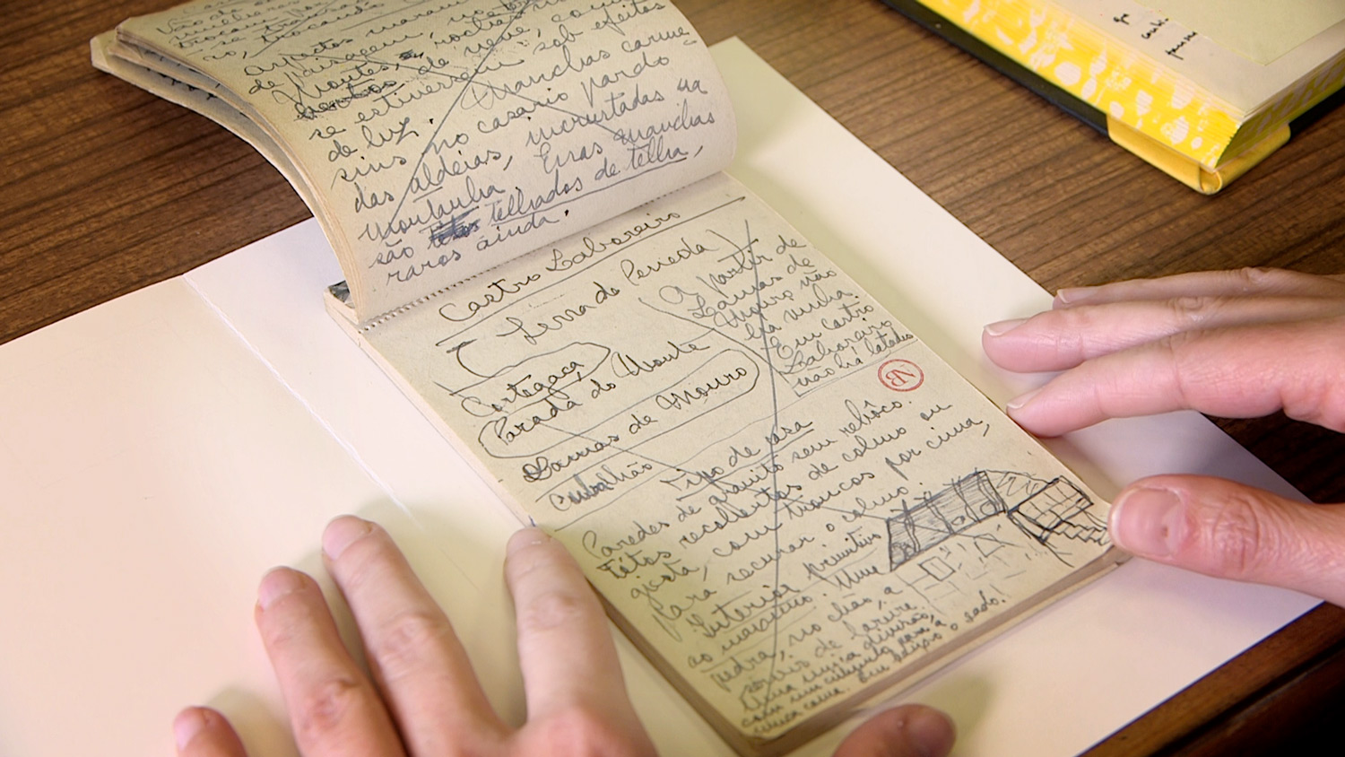 um-nome-para-o-que-sou-caderno-castro-laboreiro